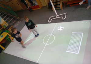 Zabawy z podłogą interaktywną