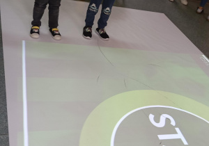 Zabawy z podłogą interaktywną