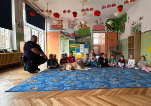 zdjęcie grupowe z psem