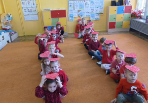 dzieci z sercami na głowach