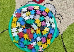 trzecia kolorowa mandala z klocków