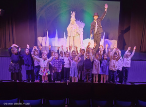 Wycieczka na przedstawienie „Pewnego razu w lodowej krainie" w teatrze Piccolo.