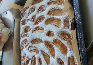 upieczone ciasto z jabłkami
